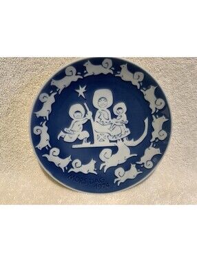 Vintage 1974 Royal Copenhagen ‘Inuit Mom’ ‘Mors Dag’ 6” Mothers Day Plate